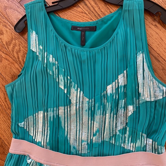 Dresse Size Large - Picture 2 of 5